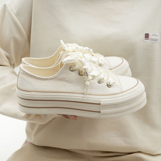 Damen Bequeme Plattform-Sneaker mit verspielten Schnürsenkeln und eleganter Oberfläche EB