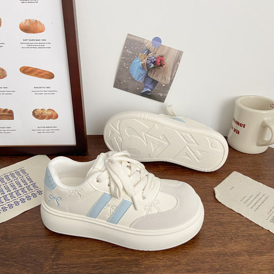 Damen Plattform-Sneaker mit verspielten Design-Details und bequemer Dämpfung EB