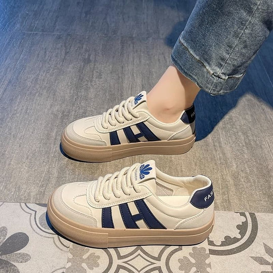 Damen Modische Plateau Sneakers mit klassischem Design und komfortabler Sohle EB