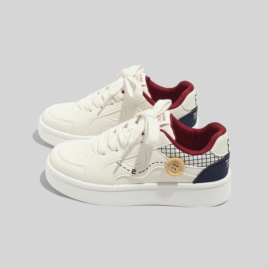 Damen Modische Freizeitschuhe mit einzigartigen Knopf-Details EB