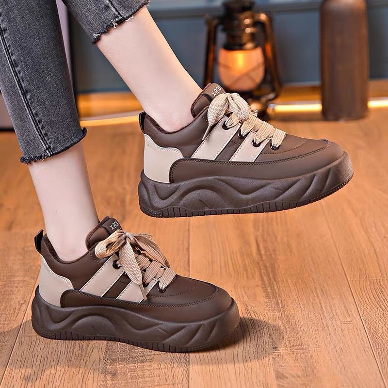 Damen Chunky Sneakers mit gepolsterter Sohle und stylischem Schnürdesign EB