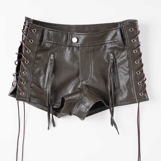 Damen Kunstleder-Shorts mit dekorativen Knopfdetails EB