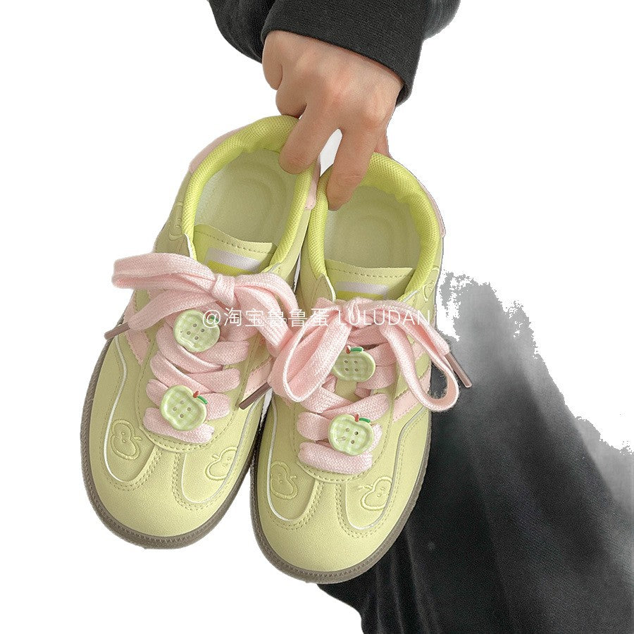 Damen Verspielte Sneakers mit kreativem Design und bunten Applikationen EB