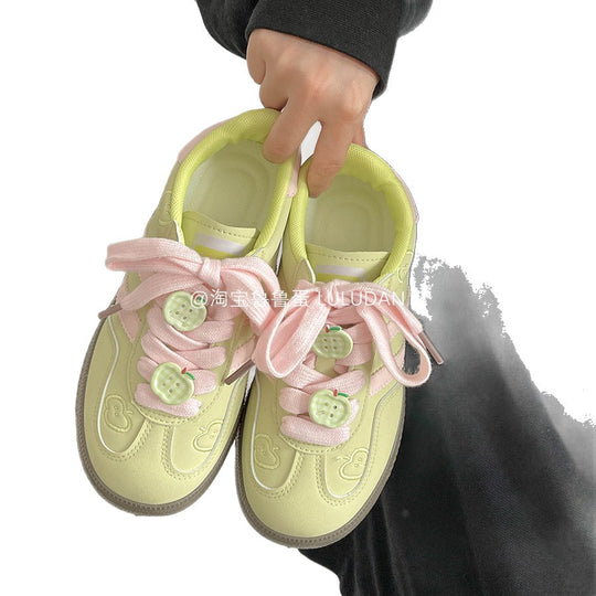 Damen Verspielte Sneakers mit kreativem Design und bunten Applikationen EB