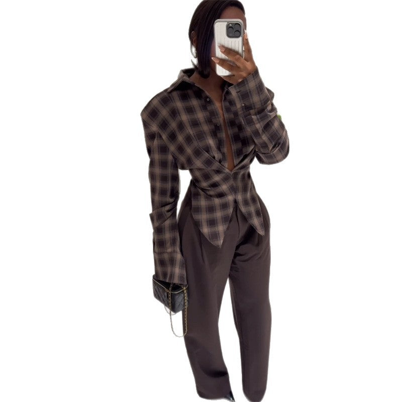 Damen Weit geschnittene Karobluse mit innovativem Kragen EB