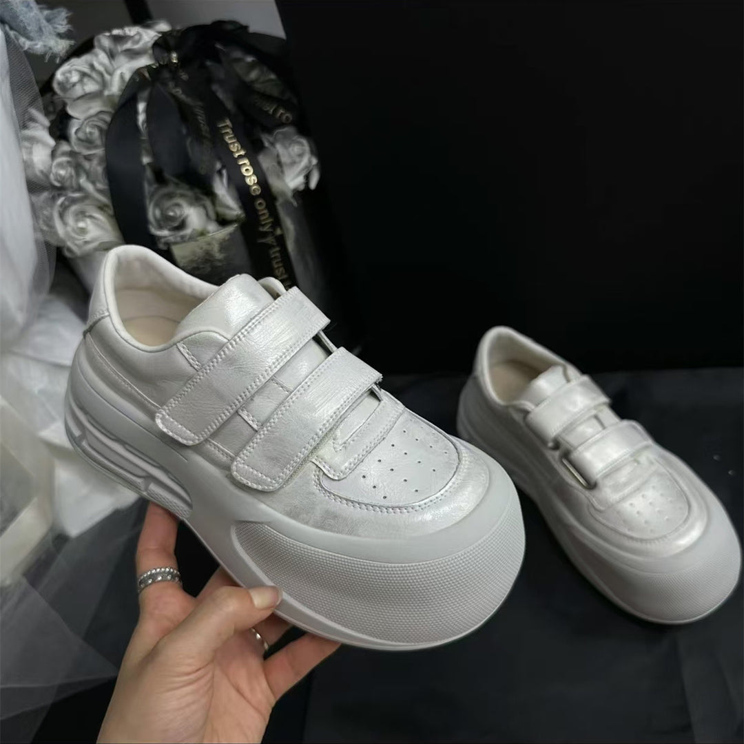 Damen Sportliche Sneakers mit velourslederner Oberflächenstruktur und dämpfendem Sohlenprofil EB