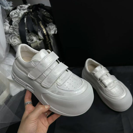 Damen Sportliche Sneakers mit velourslederner Oberflächenstruktur und dämpfendem Sohlenprofil EB