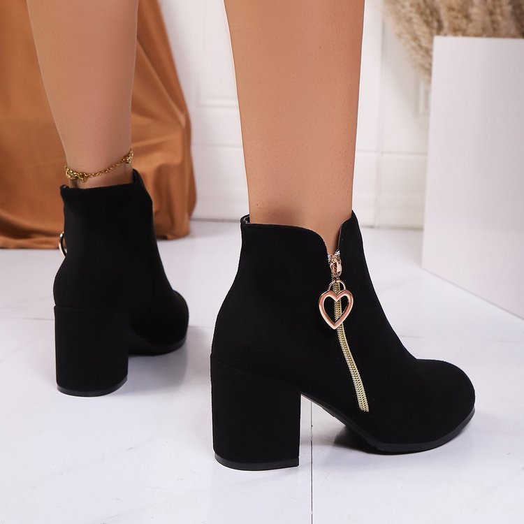 Damen Stiefeletten mit breitem Blockabsatz, Herz-Reißverschluss und Samtvelours-Optik EB