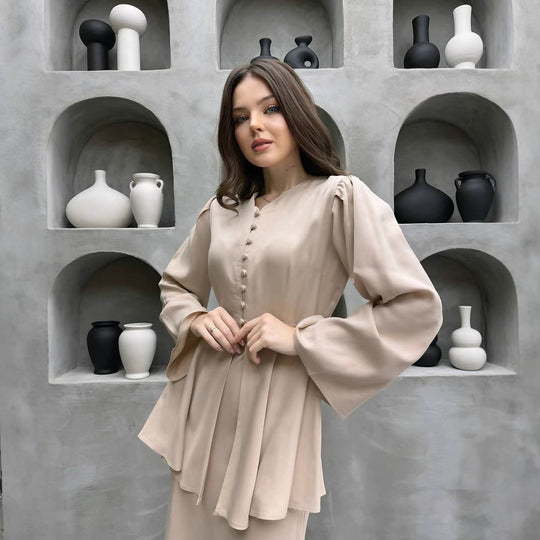 Damen Elegantes Kleid mit Rüschendetails und Knopfleiste EB
