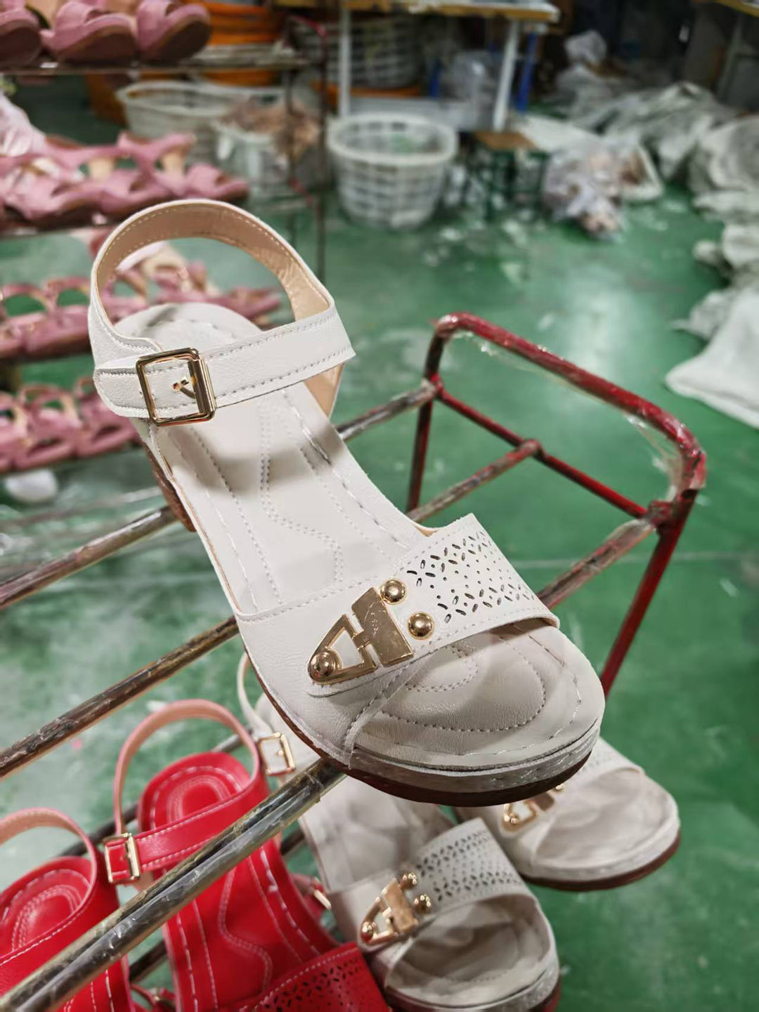 Damen Modische Riemensandalen mit verstellbarem Riemen und anatomischem Fußbett EB