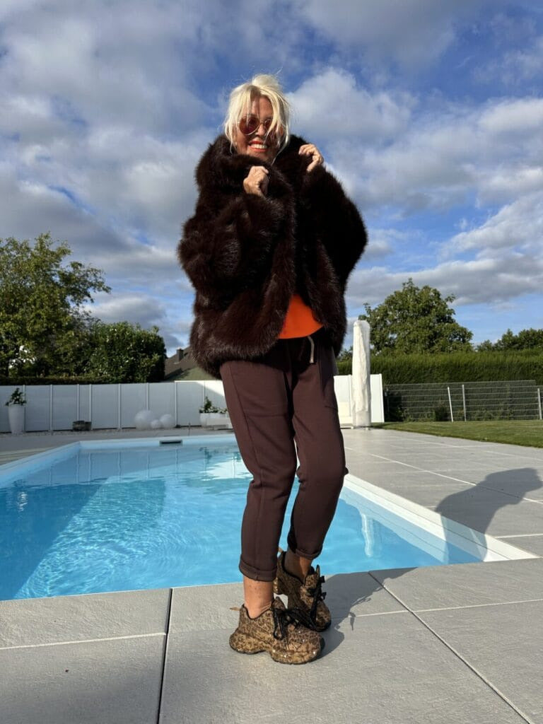 Damen Modische Fleecejacke mit weich gefüttertem Kragen und weitem Schnitt EB