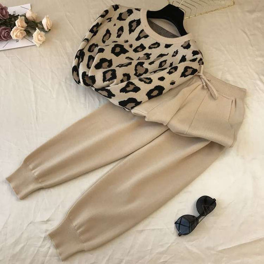Damen stylisches Freizeitstrickset mit hohem Kragen EB