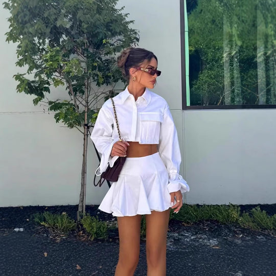 Damen modisches kurzämliges Set aus fließendem Material mit cropped Bluse und weit schwingendem Rock EB