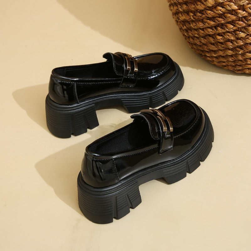Damen Chunky Loafers mit metallischem Akzent und robustem Blockabsatz EB