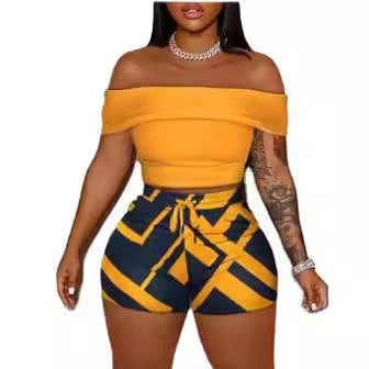Damen Stylisches Off-Shoulder Oberteil mit gemusterter Shorts EB