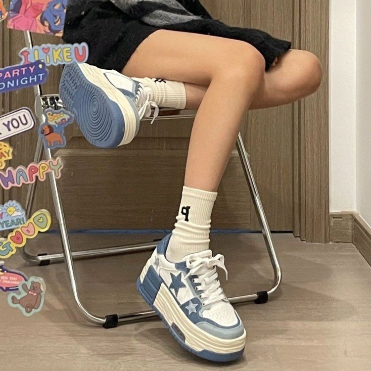 Damen Plattform-Sneaker mit verspieltem Sternen-Design und bequemer Dämpfung EB