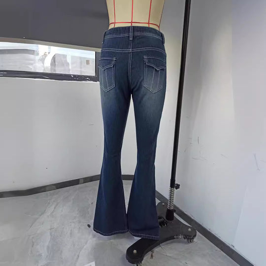 Damen nan tiefsitzende Schlagjeans mit ausgestelltem Bein, dekorativer Metallkette und klassischem Fünf-Taschen-Design EB