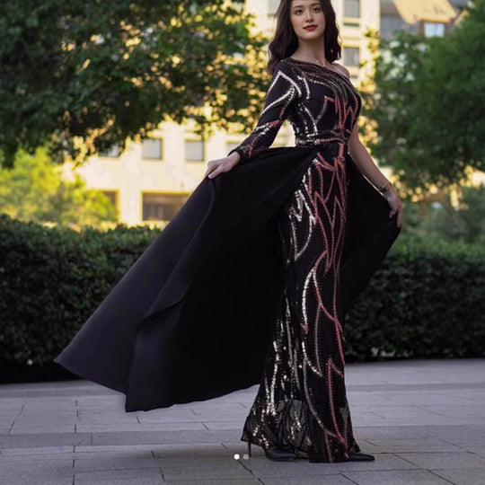Damen Maxikleid mit glitzerndem Muster und elegantem Cape EB