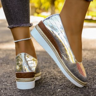 Damen Sneaker mit modernem glänzendem Obermaterial und komfortabler Sohle EB