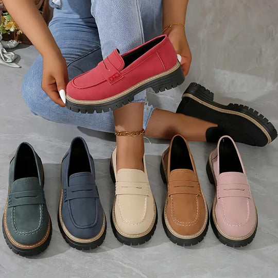 Damen robuster Plateau-Halbschuh im Loafer-Stil mit profilierter Gummisohle und dekorativem Steg EB