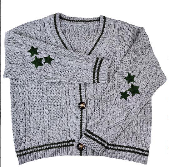 Damen Grobstrickjacke mit einzigartiger Zopfstruktur und dekorativen Sternen EB