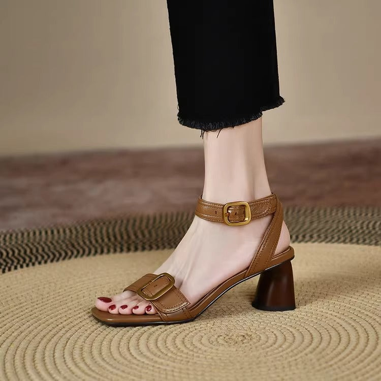 Damen elegante Sandalen mit breitem Riemen und markanter Schnalle EB