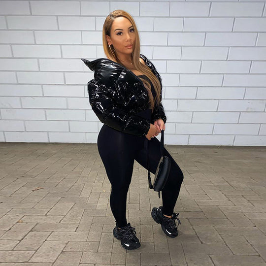 Damen modische kurze Steppjacke mit glänzendem Finish EB