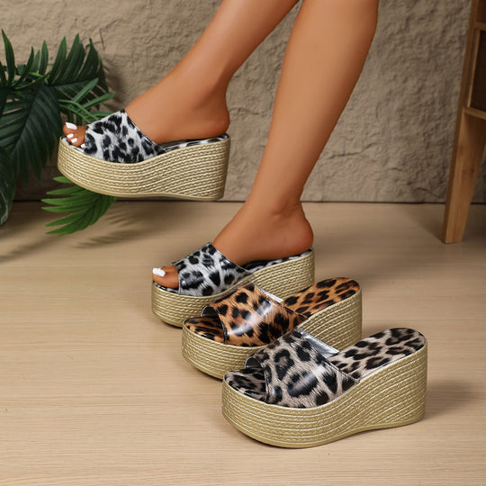 Damen Plateau-Mules mit modischem Leopardenmuster und raffiniertem Riemendesign EB