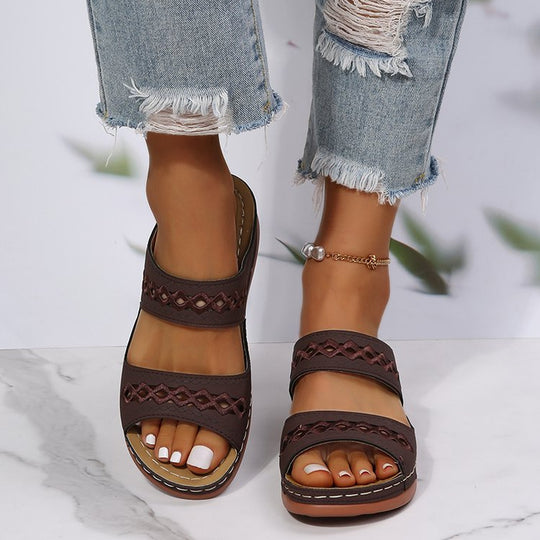Damen Bequeme Leder-Sandalen mit dekorativem Lochmuster EB