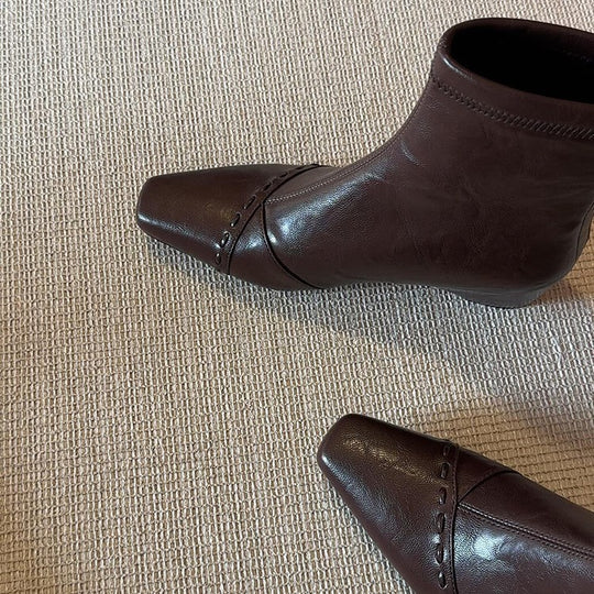 Damen Stiefeletten mit schmalem Schnitt und modischen Nähten EB
