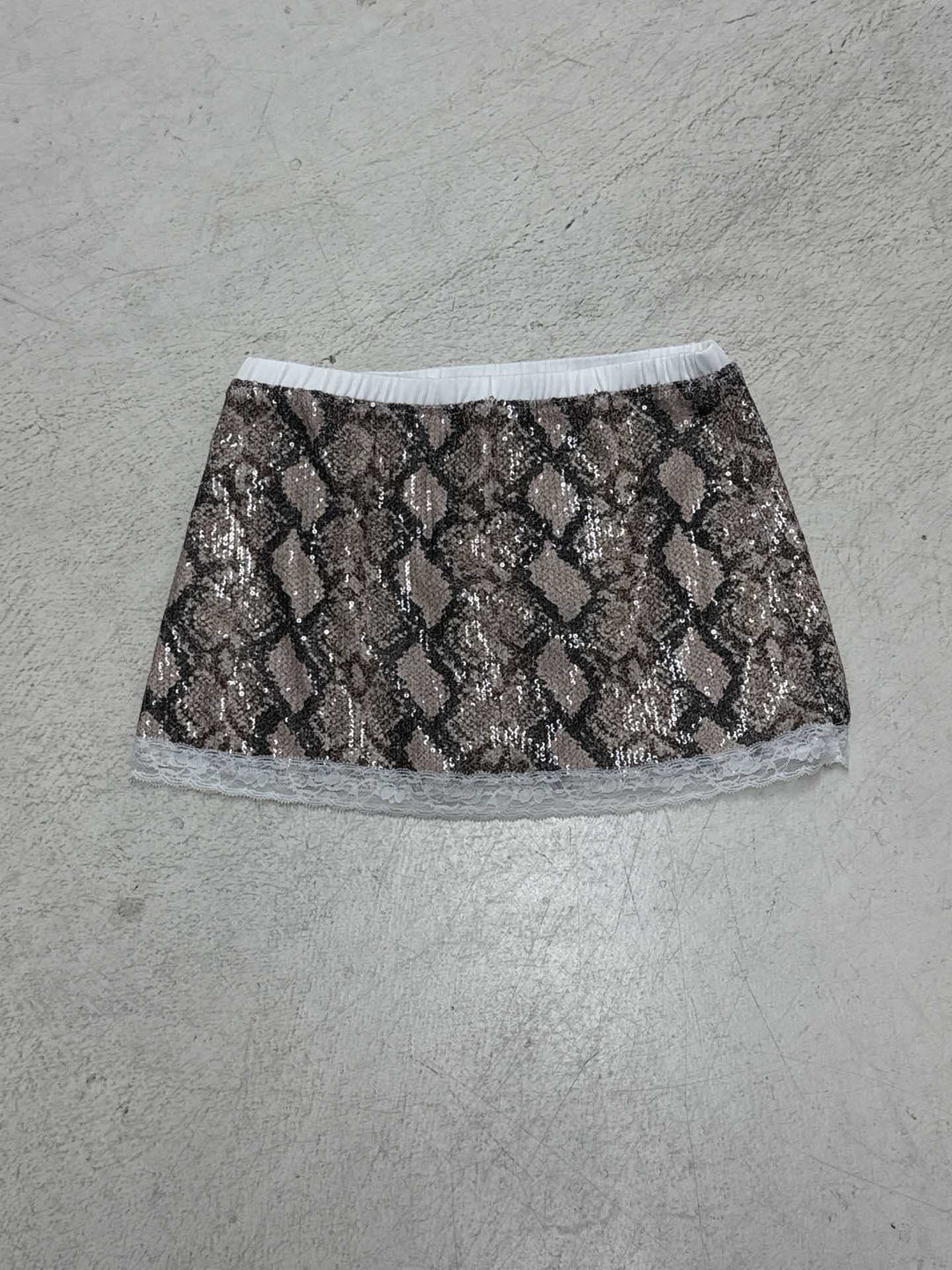 Damen Glitzernder Minirock mit Schlangenmuster und Spitzenrand EB