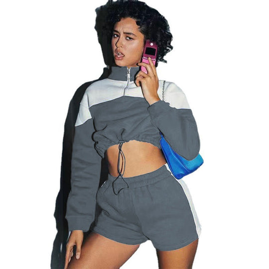 Damen modernes Sportoberteil mit kurzem Schnitt und dazu passender Shorts EB