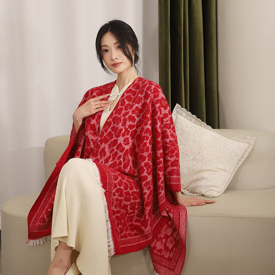 Damen Jacquard-Poncho im Kimono-Schnitt mit Fransensaum und dezentem Animaljacquard EB