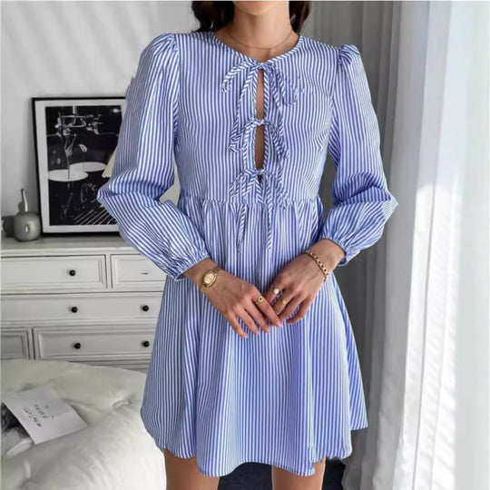 Damen Kleid mit verspieltem Schnitt und Rüschendetails EB