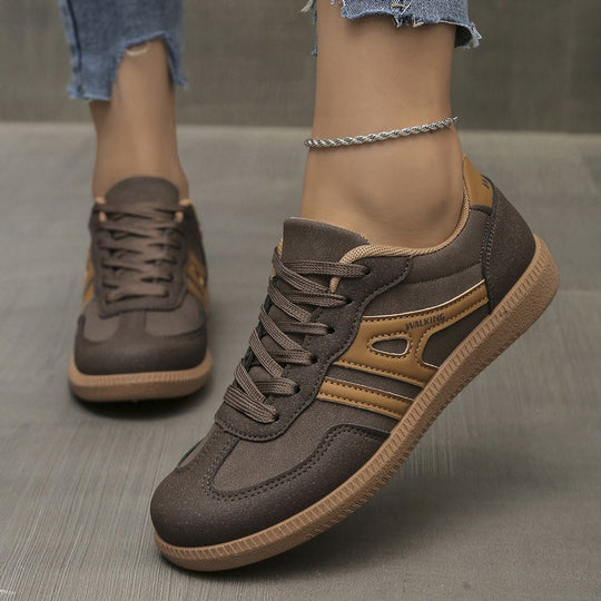Damen Casual-Sneaker im Retro-Look aus Wildlederimitat mit kontrastierenden Zierstreifen und dämpfender Gummisohle EB