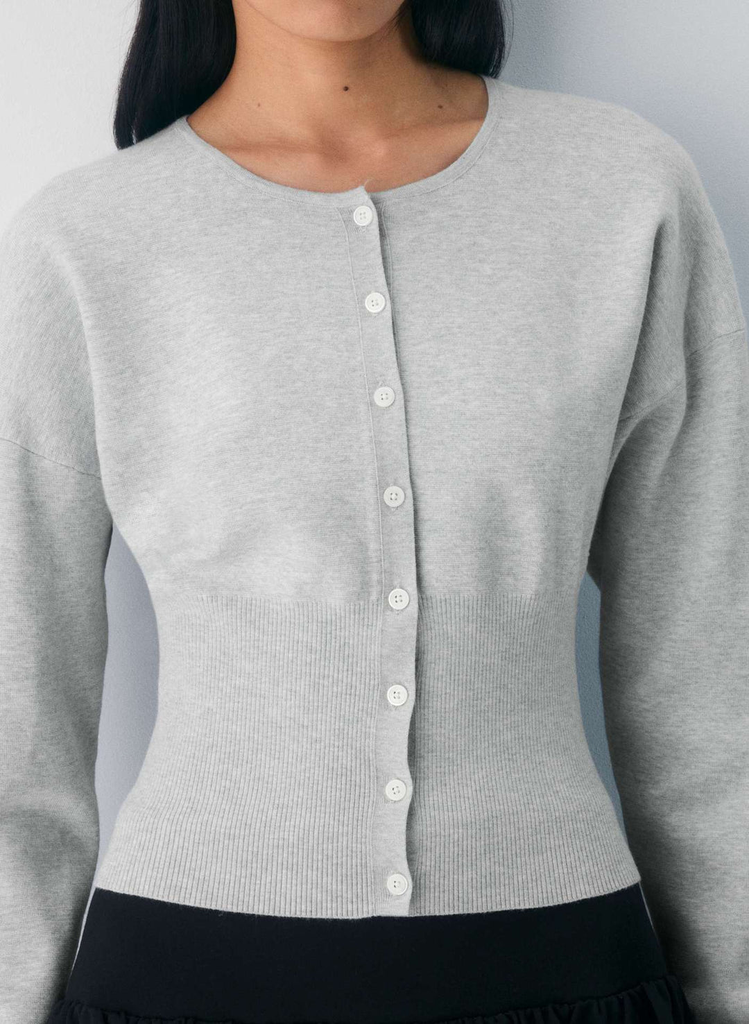 Damen Cropped Strickjacke mit Knopfleiste und Rippstrick EB