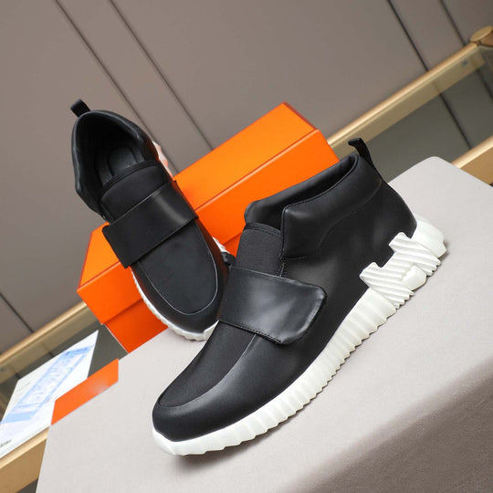 Damen Sportliche Slip-On Sneakers mit modernem Verschlussmechanismus EB