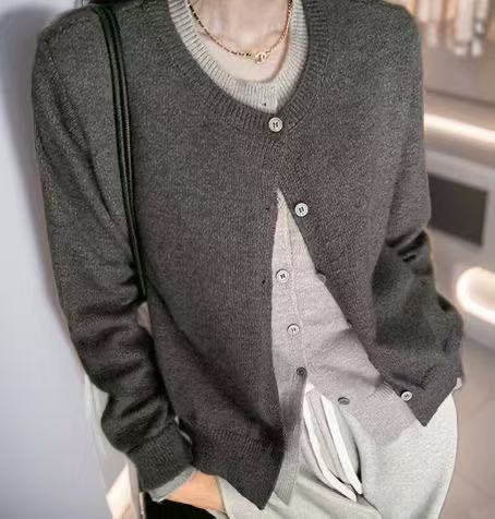 Damen Strickcardigan mit Rundhalsausschnitt und Knopfdetail EB