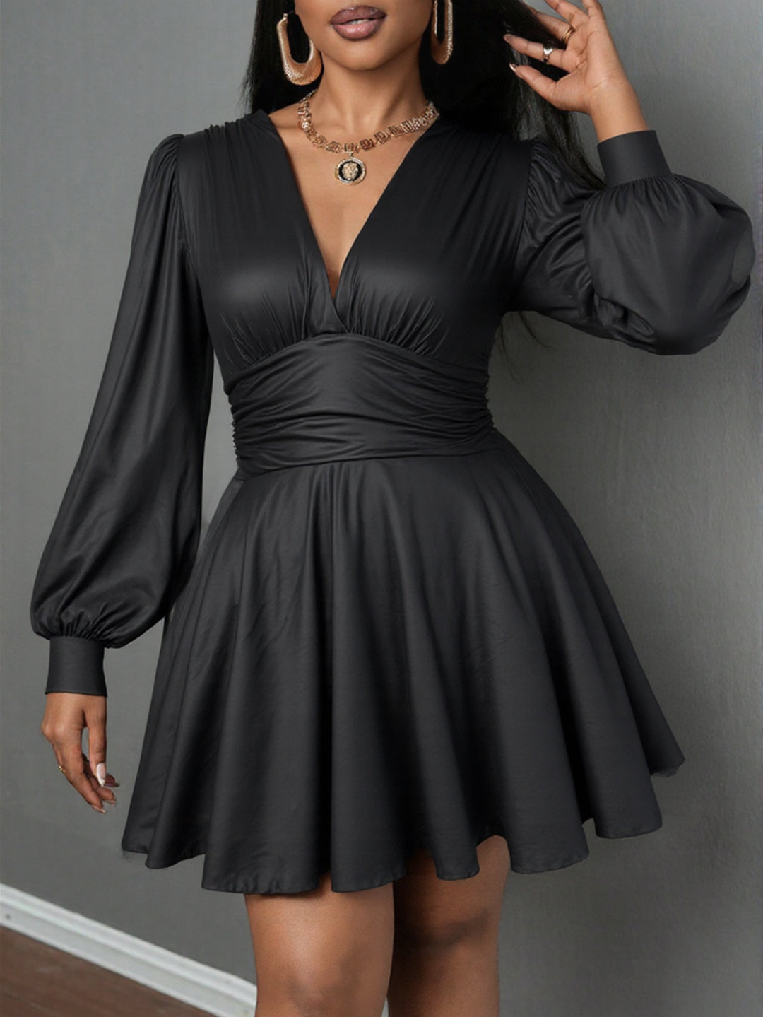 Damen elegantes Minikleid mit tiefem V-Ausschnitt und voluminösen Puffärmeln EB