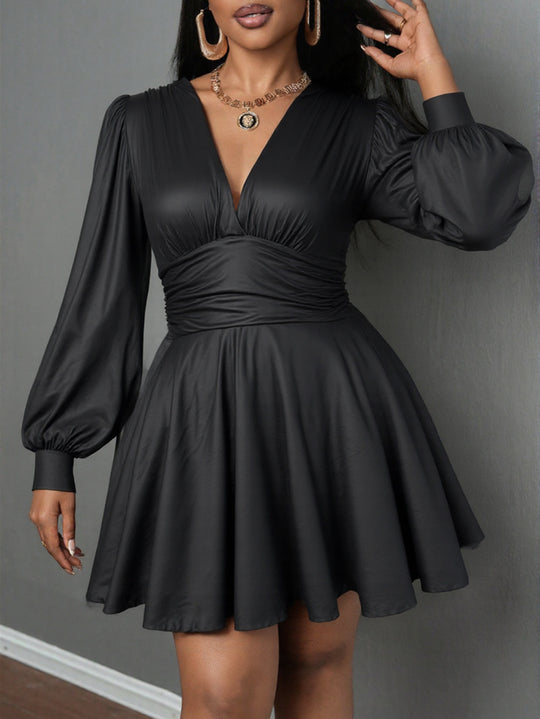 Damen elegantes Minikleid mit tiefem V-Ausschnitt und voluminösen Puffärmeln EB