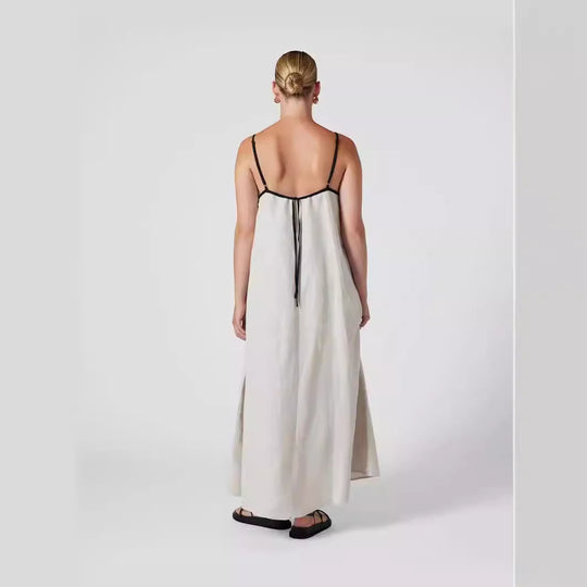 Damen Sommerliches Maxikleid mit schmalen Spaghettiträgern und fließendem Schnitt EB