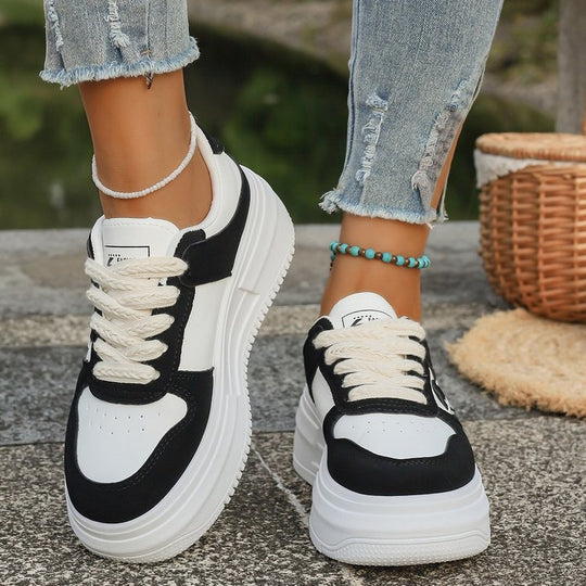 Damen Plateau-Sneaker mit dekorativen Applikationen und dämpfender Sohle EB