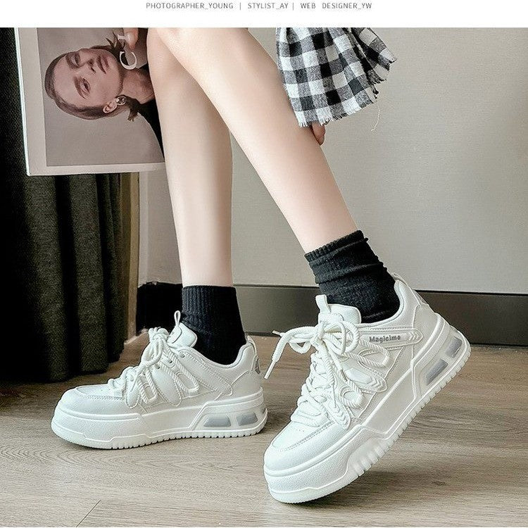 Damen Sportliche Sneakers mit dämpfenden Elementen und robuster Sohle EB