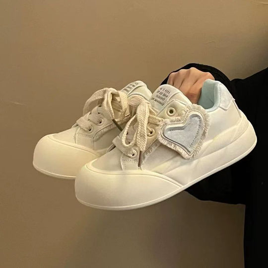 Damen Sneakers mit verspieltem Herz-Design und komfortablem Fußbett EB