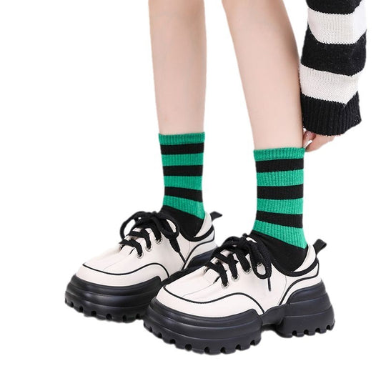 Damen sportive Sneakers mit stabiler Sohle und auffälligem Design EB