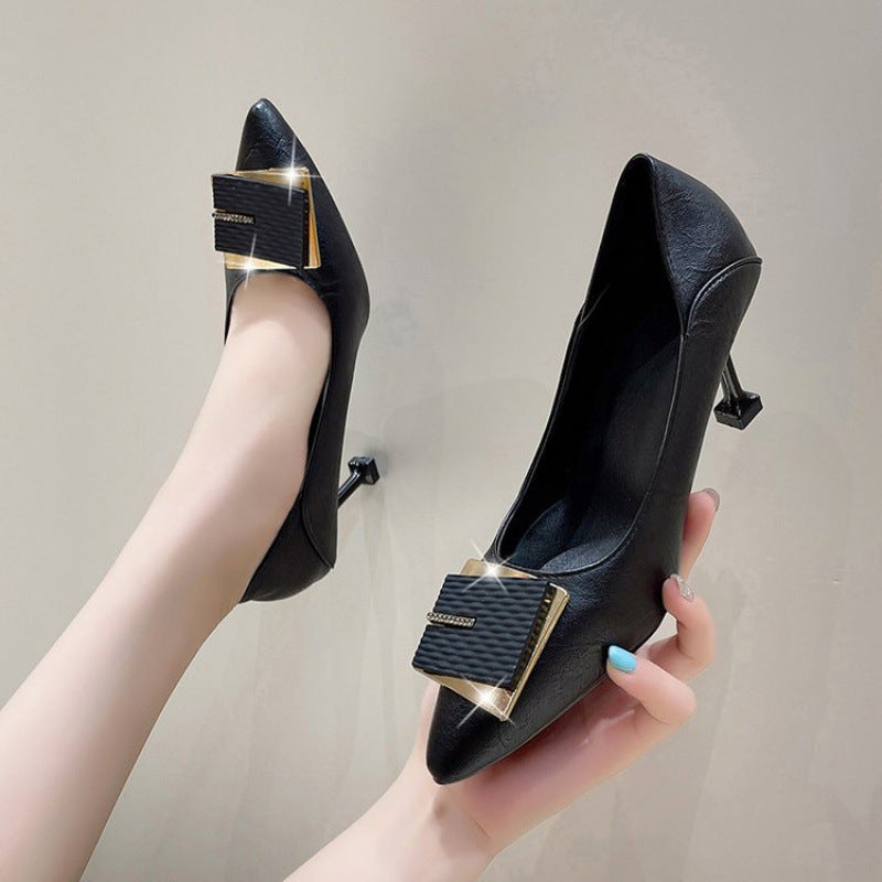 Damen elegante Pumps mit modernem Schmuckdetail EB