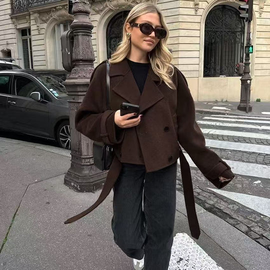 Damen modische cropped Jacke mit breitem Kragen und tailliertem Schnitt EB