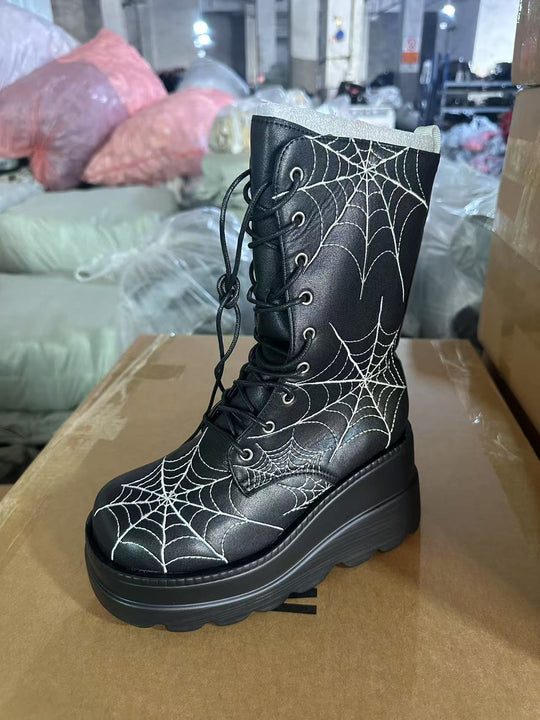 Damen High-Top Stiefel mit modischem Spinnen-Netz-Design und komfortabler Plateausohle EB