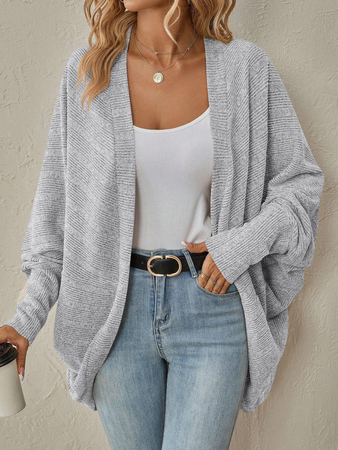 Damen Oversized Strickjacke mit großzügigem Schnitt und feiner Textur EB