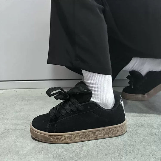 Damen Sneaker aus weichem Wildleder mit rutschfester Sohle EB